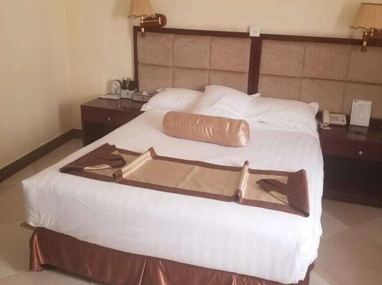 Отель Desta International