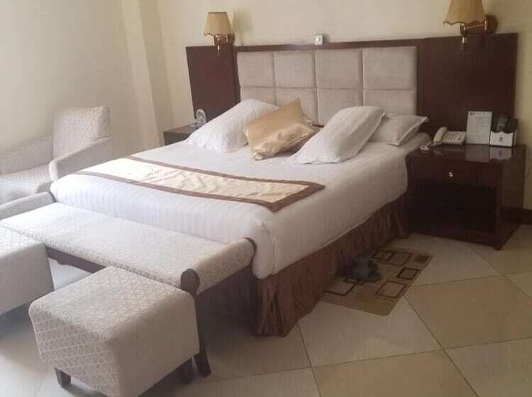 Отель Desta International