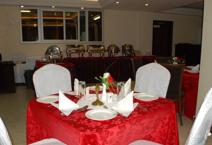 Отель Desta International