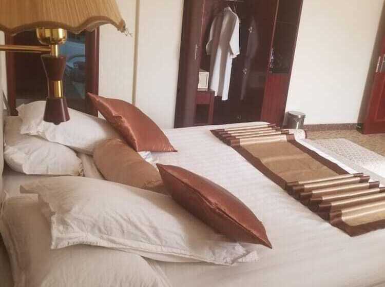 Отель Desta International