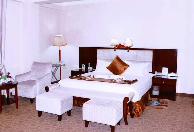 Отель Desta International