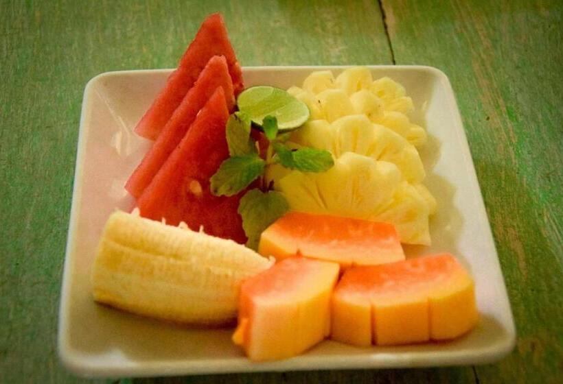 Отель Solaluna Beach Homestay