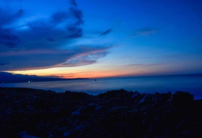 Отель Solaluna Beach Homestay