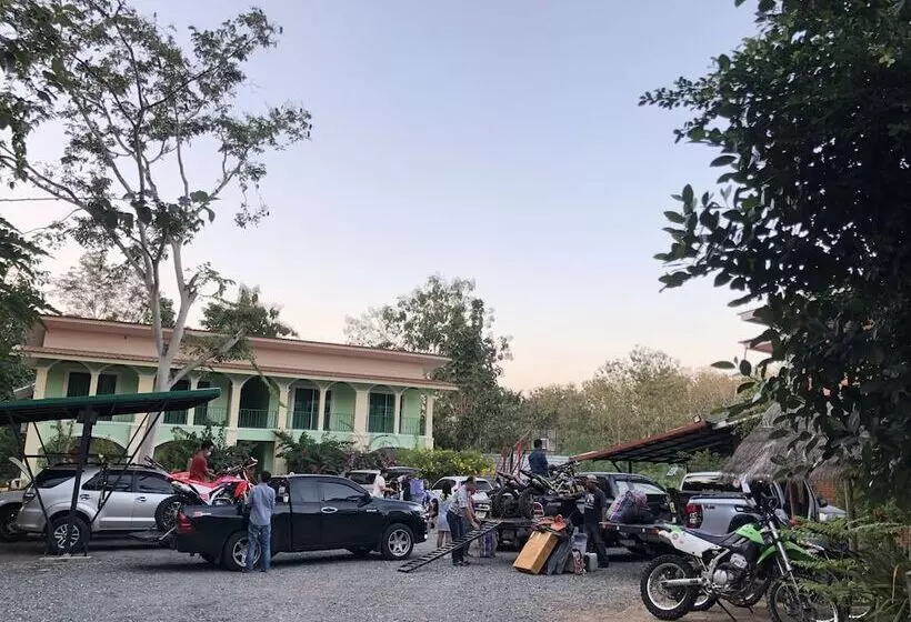 ホテル Terminal 1 Cafe And Resort