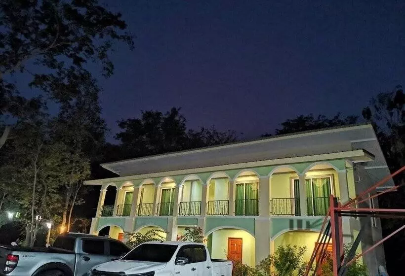 ホテル Terminal 1 Cafe And Resort