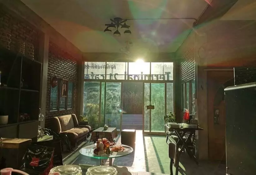 ホテル Terminal 1 Cafe And Resort