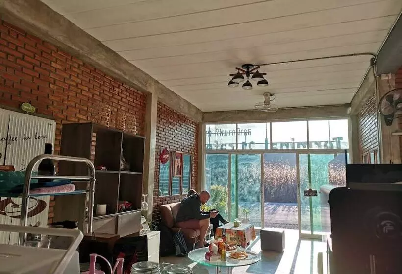 ホテル Terminal 1 Cafe And Resort