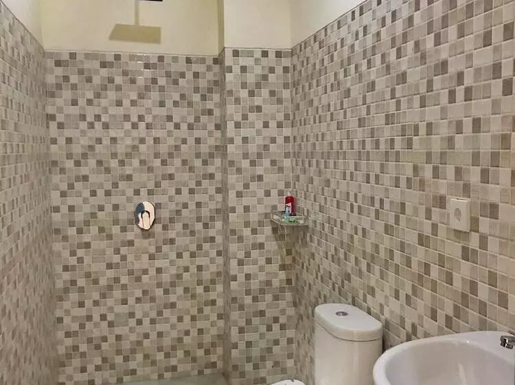 Majatalo Azalea Homestay & Villa