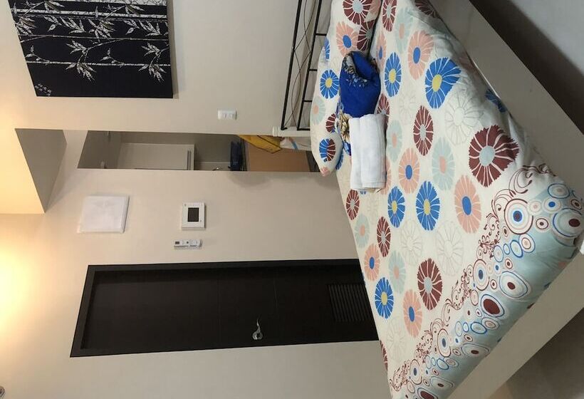 Favila Condotel Unit At 101 Newport Boulevard