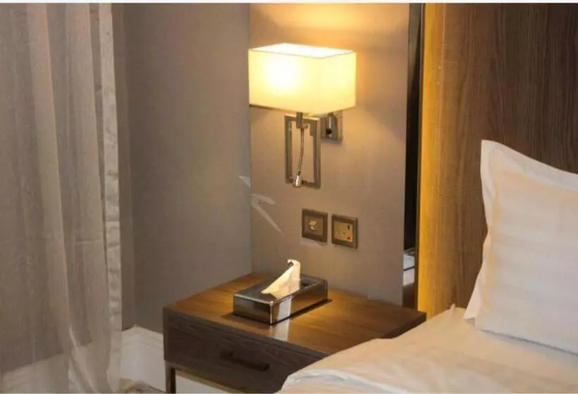 هتل قولدن سكوير طريق الرياض Golden Square Riyadh Road