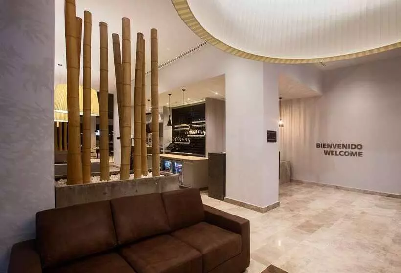 هتل Hampton By Hilton David