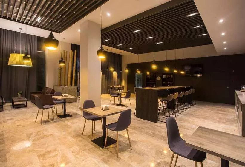 هتل Hampton By Hilton David