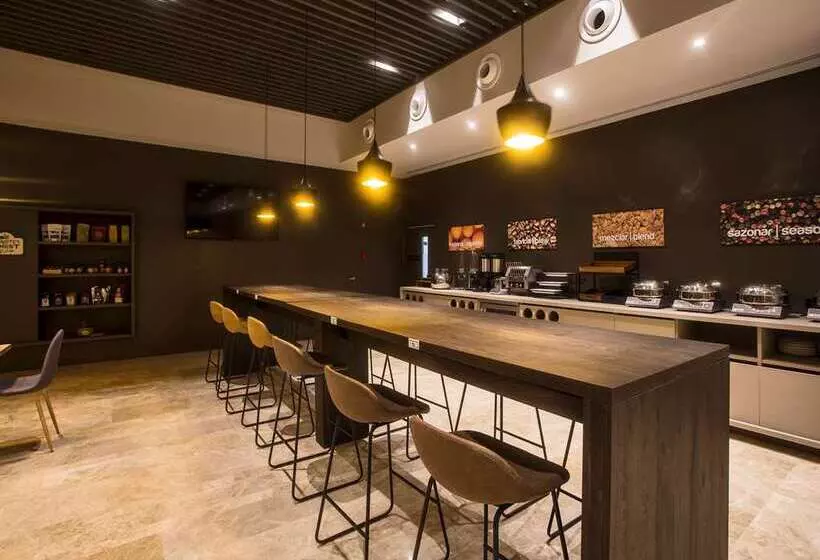 هتل Hampton By Hilton David