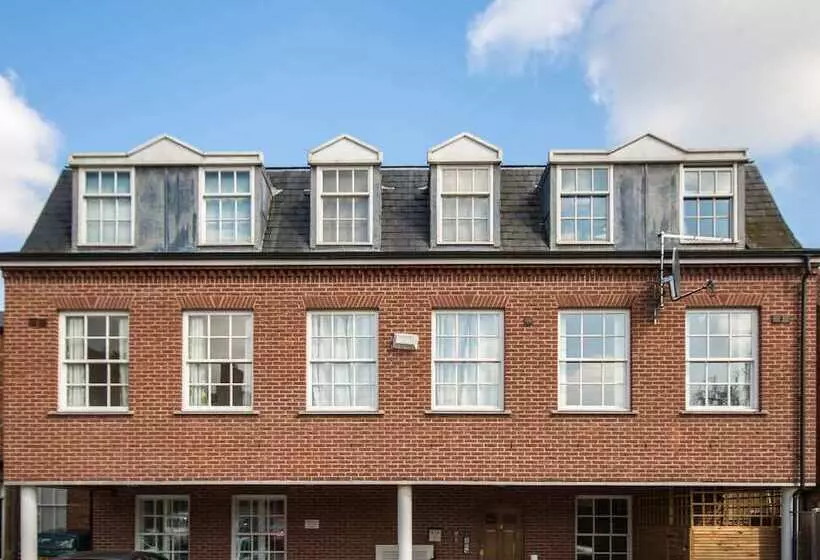 Luxurious 2 Bed Apartment In Central Bedford