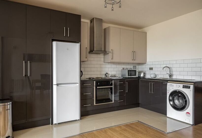 Luxurious 2 Bed Apartment In Central Bedford