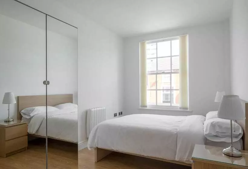 Luxurious 2 Bed Apartment In Central Bedford