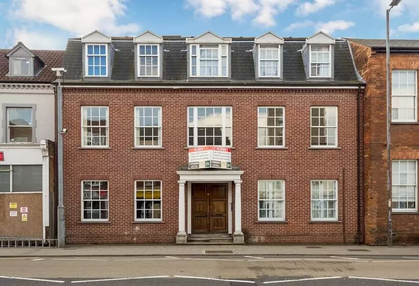 Luxurious 2 Bed Apartment In Central Bedford