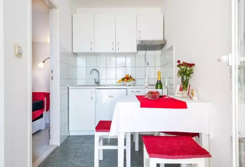 Apartments And Room Lora
