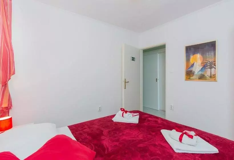 Apartments And Room Lora