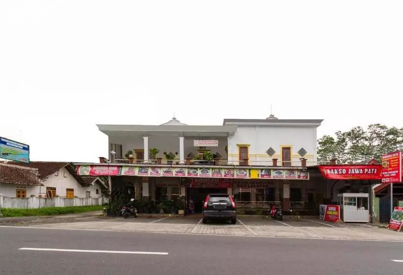 ホテル Oyo 3289 Penginapan Dita Family
