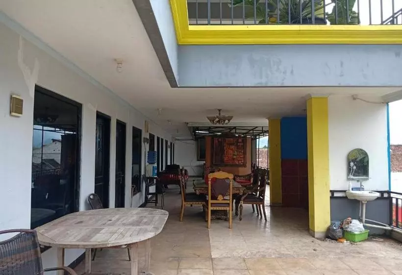 هتل Oyo 3302 Amazon Waterpark Syariah