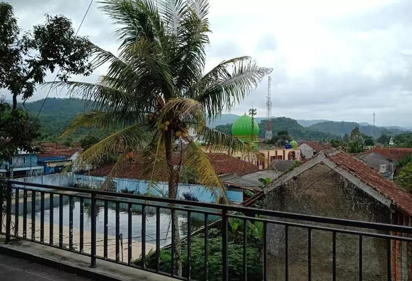 هتل Oyo 3302 Amazon Waterpark Syariah