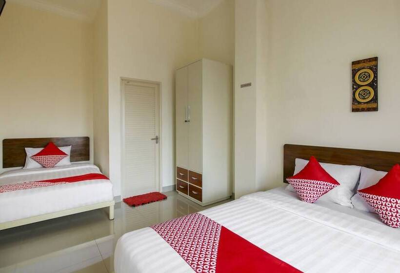 בית מלון כפרי Oyo 3314 Syariah House