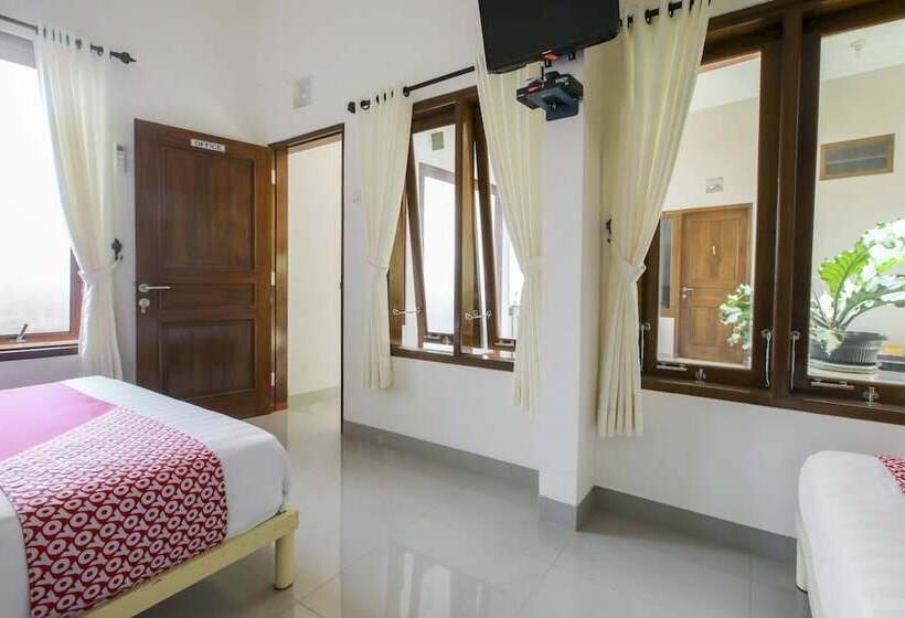 בית מלון כפרי Oyo 3314 Syariah House