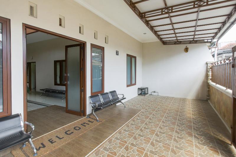 בית מלון כפרי Oyo 3314 Syariah House