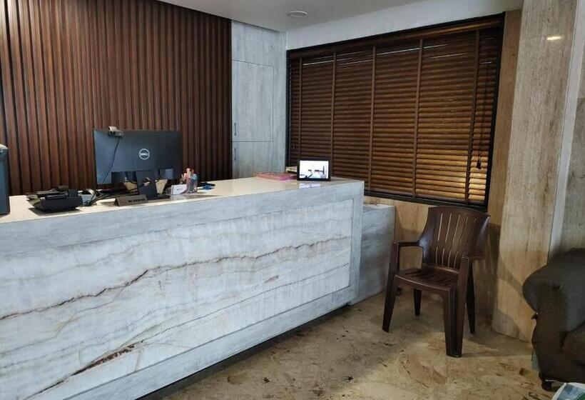 בית מלון כפרי Sma Grand Inn, Triplicane