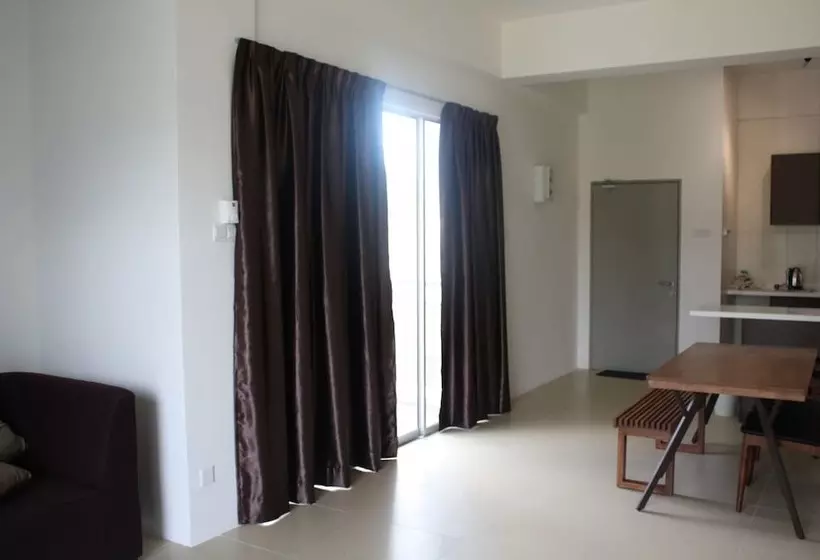 Woodz Highlands Apartment