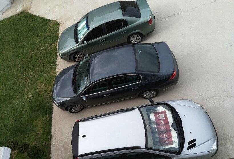 Gatos Village Studios & Apartments