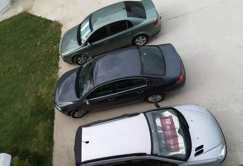 Gatos Village Studios & Apartments