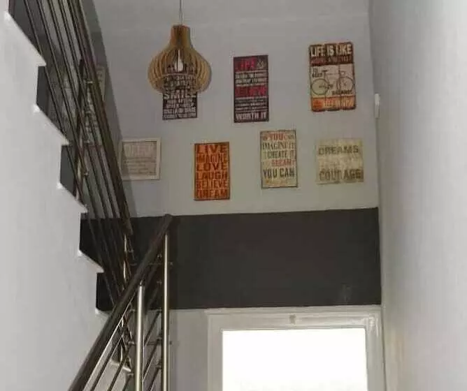 Gatos Village Studios & Apartments