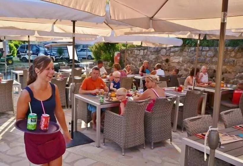 Hotelli Camping L Ardechois