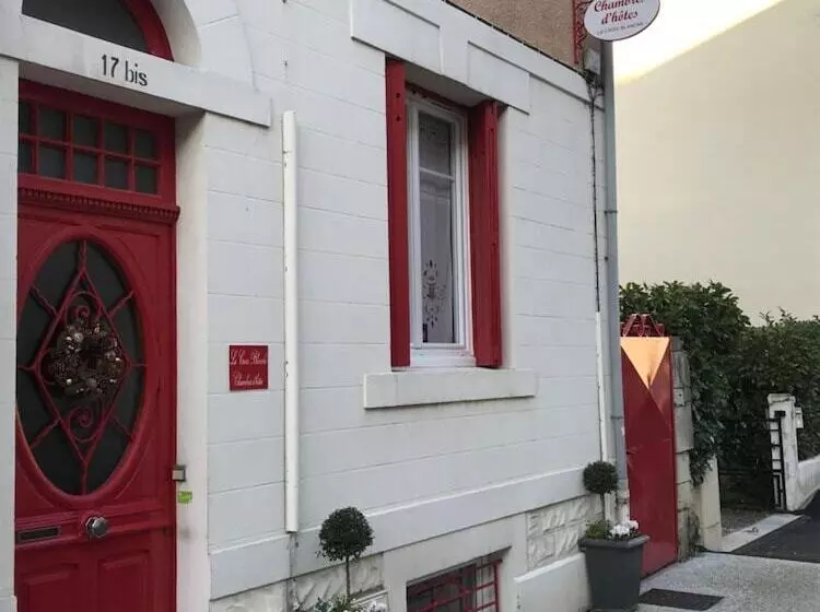 تختخواب و صبحانه La Croix Blanche