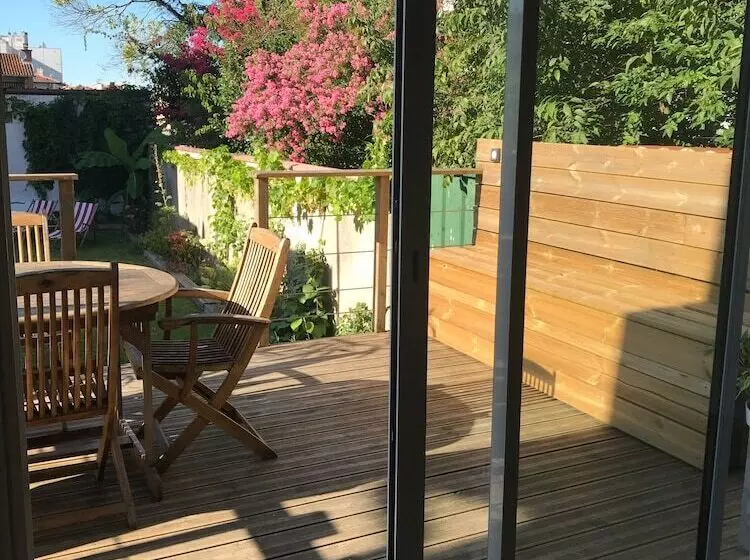 تختخواب و صبحانه La Croix Blanche