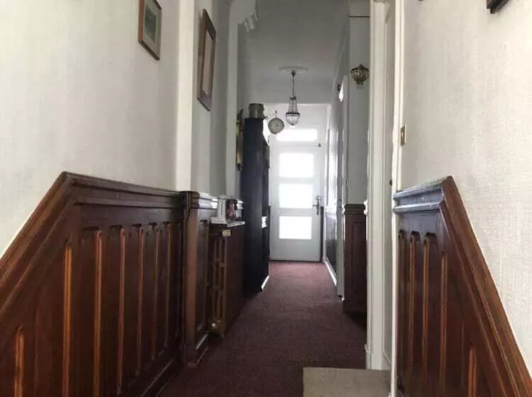 تختخواب و صبحانه La Croix Blanche