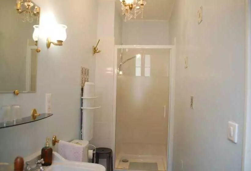 تختخواب و صبحانه La Croix Blanche