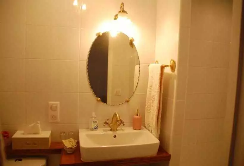 تختخواب و صبحانه La Croix Blanche