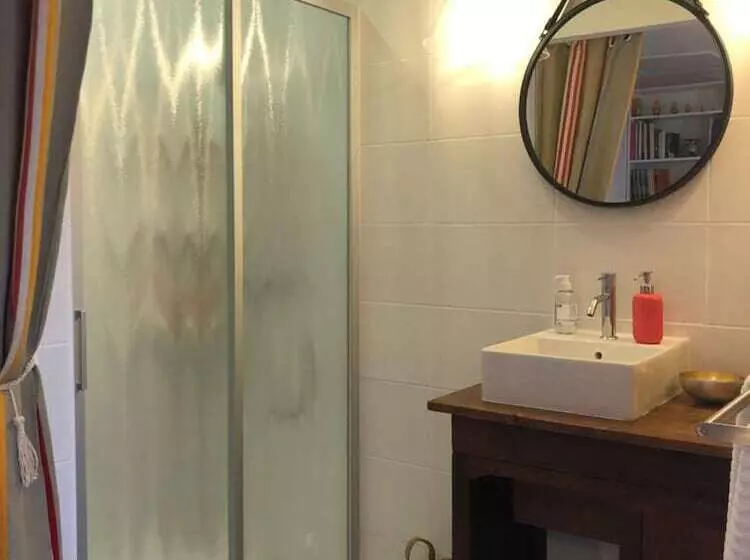 تختخواب و صبحانه La Croix Blanche