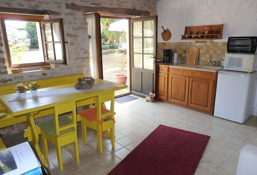 Heritage Cottage Near Forest In Saintjeandesauves