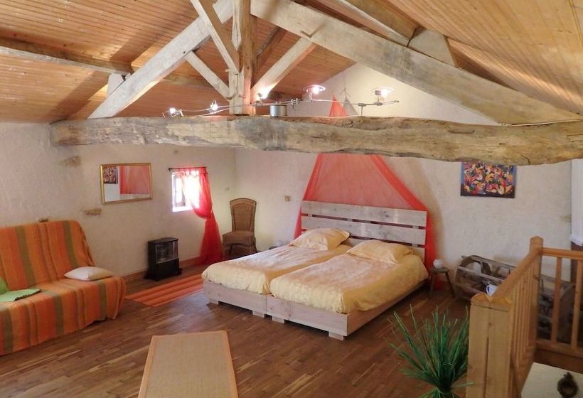 Heritage Cottage Near Forest In Saintjeandesauves