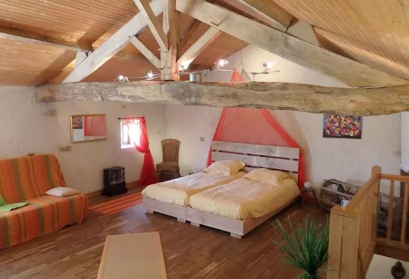 Heritage Cottage Near Forest In Saintjeandesauves