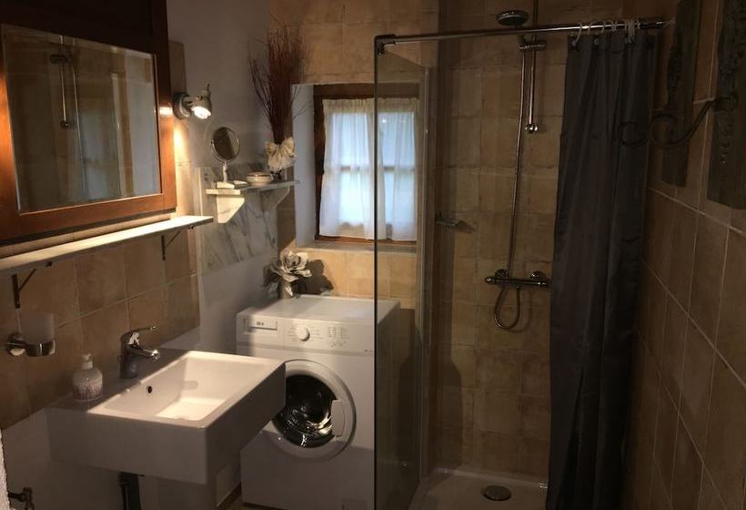 Heritage Cottage Near Forest In Saintjeandesauves