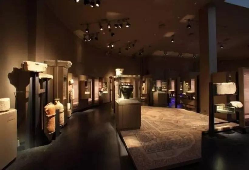 Upscale Modern Escape In The Historic Center