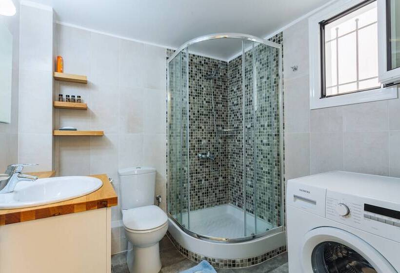 Upscale Modern Escape In The Historic Center