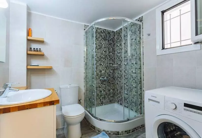 Upscale Modern Escape In The Historic Center