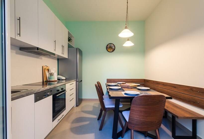 Upscale Modern Escape In The Historic Center