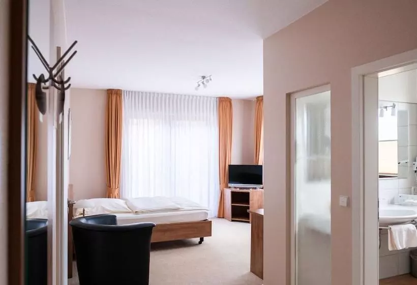 Hotelli Restaurant Kreuz Meyer